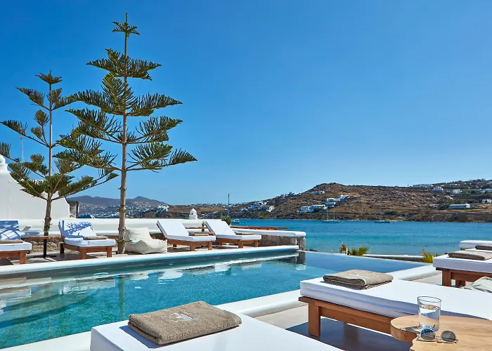 Mykonos Waves Beach House & Suites