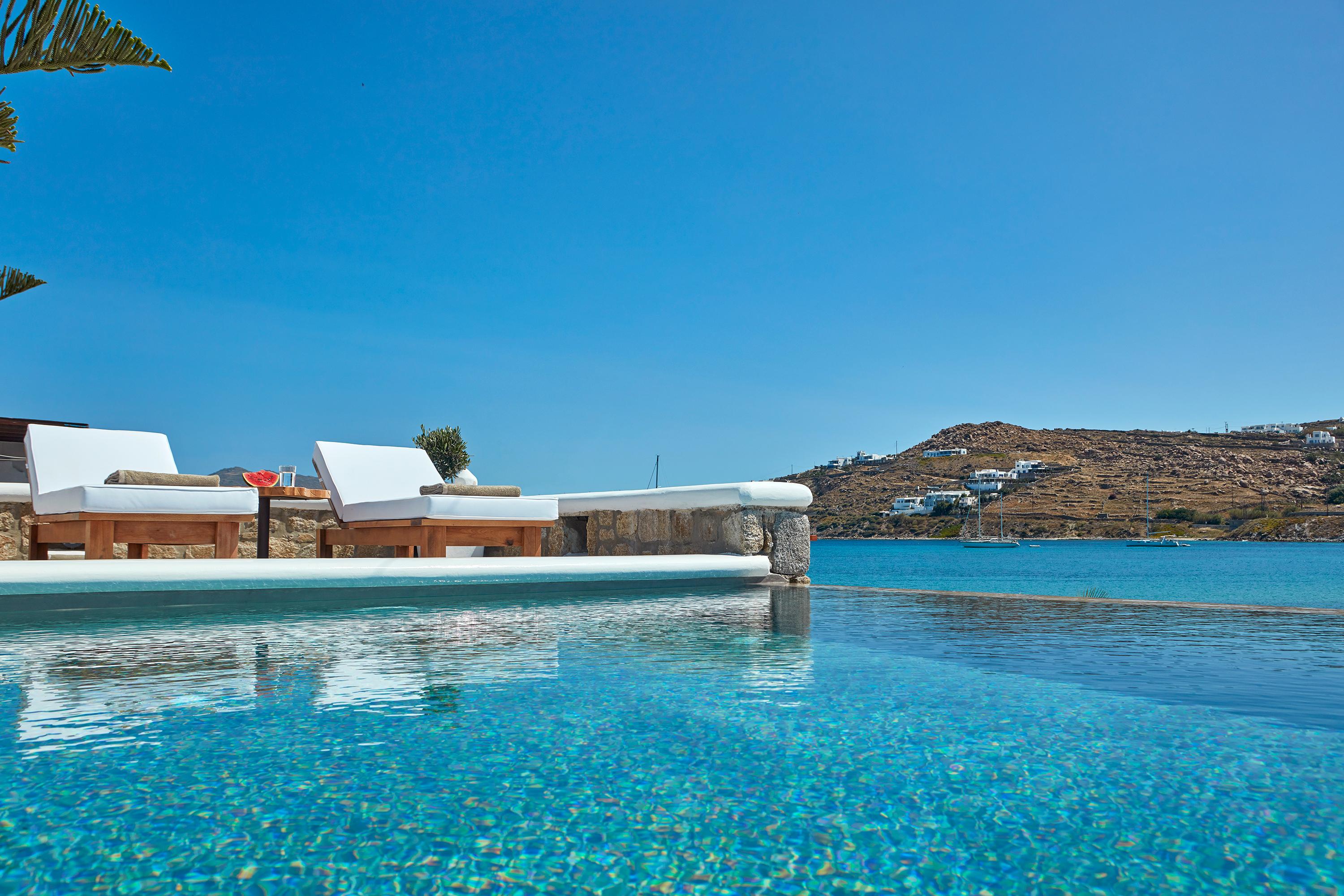 Mykonos Waves House & Aparthotel 4*